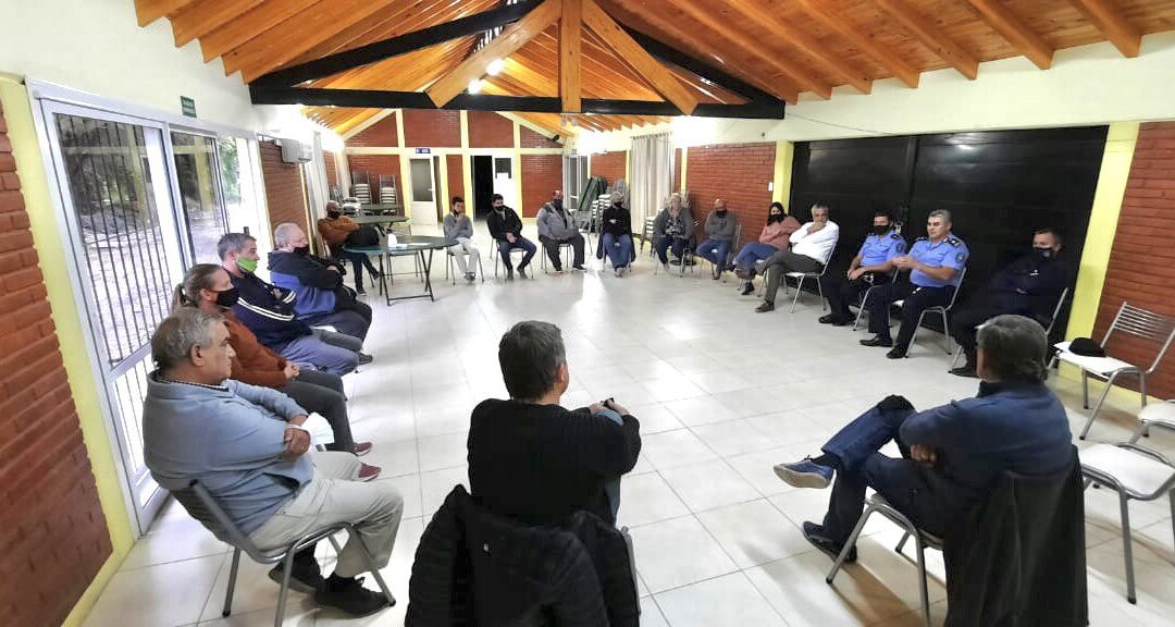 Productores cooperativos trabajan junto a autoridades policiales para combatir la inseguridad en Lavalle