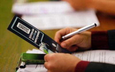 Escaneá el QR y descargá «El Campo y la Política V»